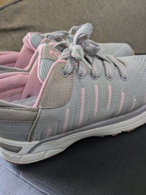 Zeba Womens Sneakers Comfort Shoes Light Gray Size 7 Great Condition